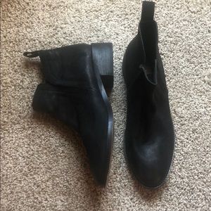 Black dolce vita booties